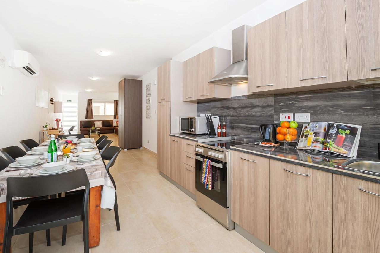 Summer Breeze 3 Bedroom Family Maisonette With Sunny Terrace In Mellieha - By Getawaysmalta Экстерьер фото
