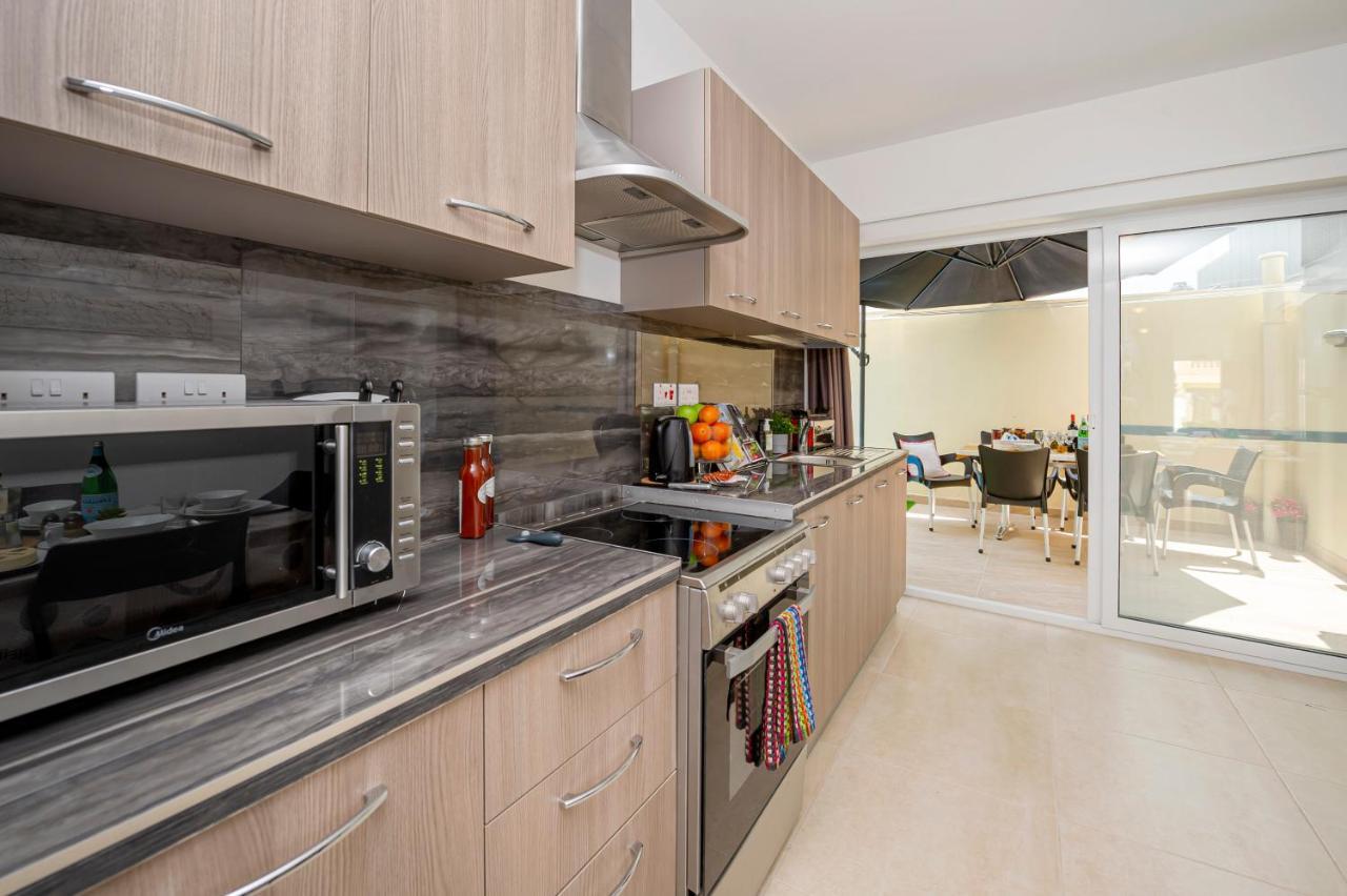 Summer Breeze 3 Bedroom Family Maisonette With Sunny Terrace In Mellieha - By Getawaysmalta Экстерьер фото